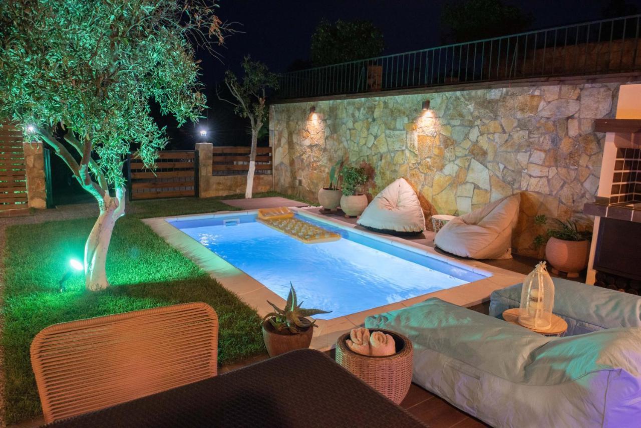 Dandy Villas Nea Roda - Melodic Waves - Private - Pool - Parking - Cellar Exterior photo