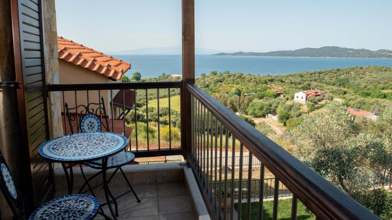 Dandy Villas Nea Roda - Melodic Waves - Private - Pool - Parking - Cellar Exterior photo