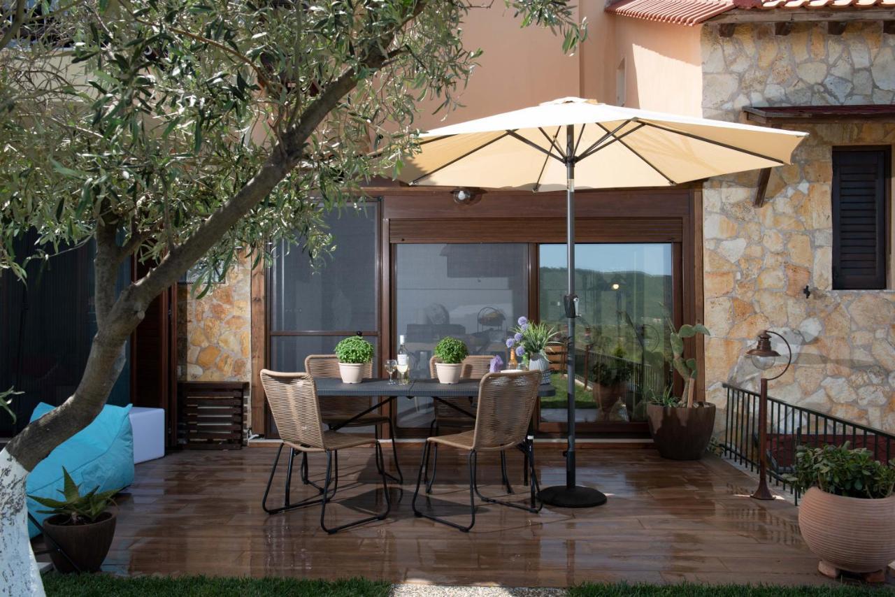 Dandy Villas Nea Roda - Melodic Waves - Private - Pool - Parking - Cellar Exterior photo