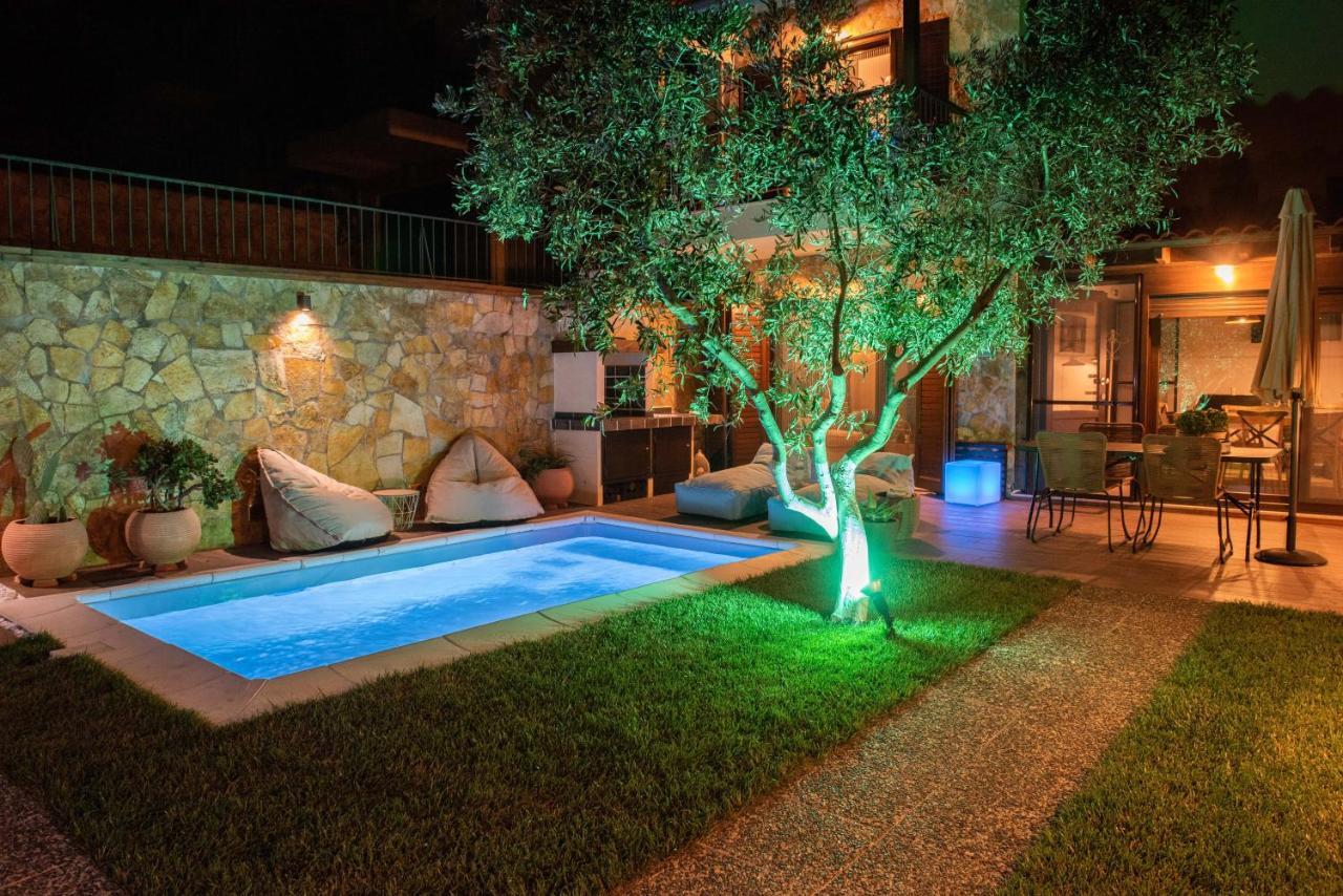 Dandy Villas Nea Roda - Melodic Waves - Private - Pool - Parking - Cellar Exterior photo