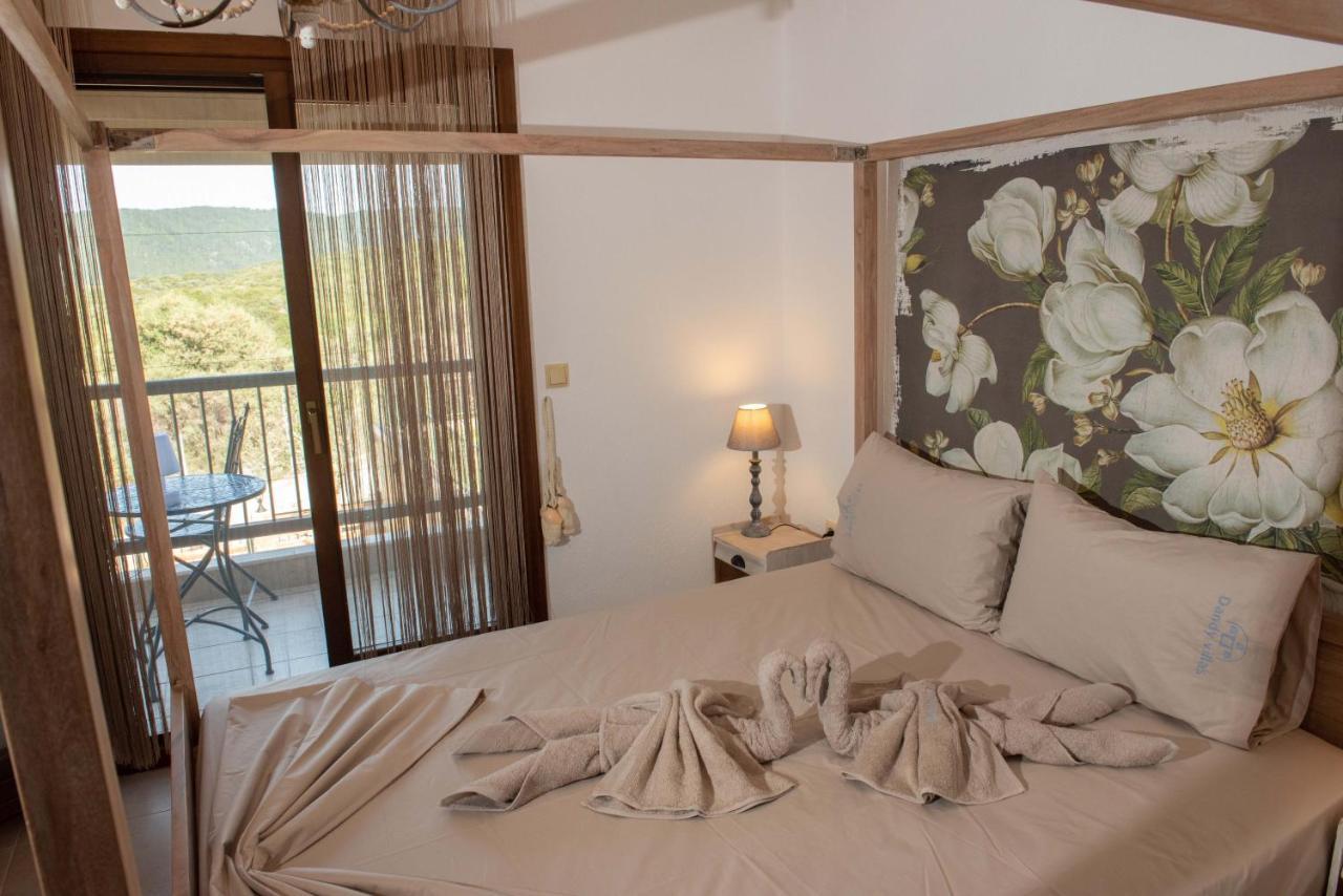 Dandy Villas Nea Roda - Melodic Waves - Private - Pool - Parking - Cellar Exterior photo